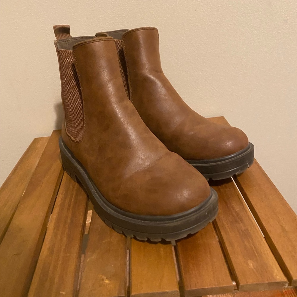 Chelsea Booties (Soda brand - size 7) GREAT CONDITION